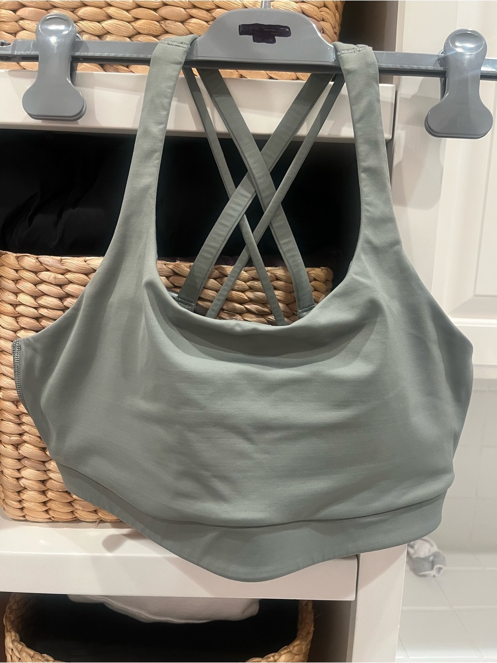 🍋 LULÚLEMON  sport bra strappy Criss cross back design sage green
